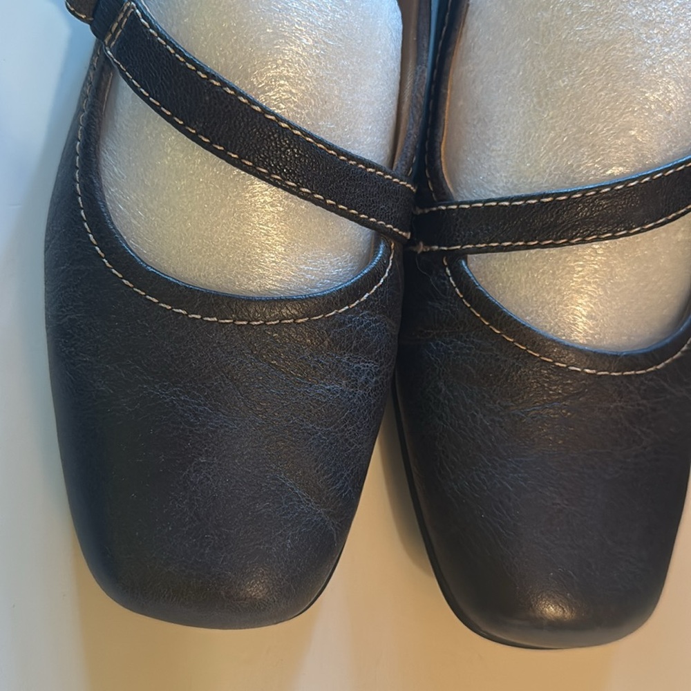 Trotters Simmy Mary Jane Flats - Picture 2 of 8